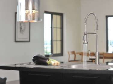 Lead Free Single Handle Commercial Style Pull Down Kitchen Faucet  